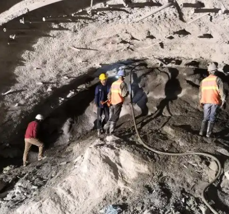 安居拱顶带模注浆料的施工流程及注意事项